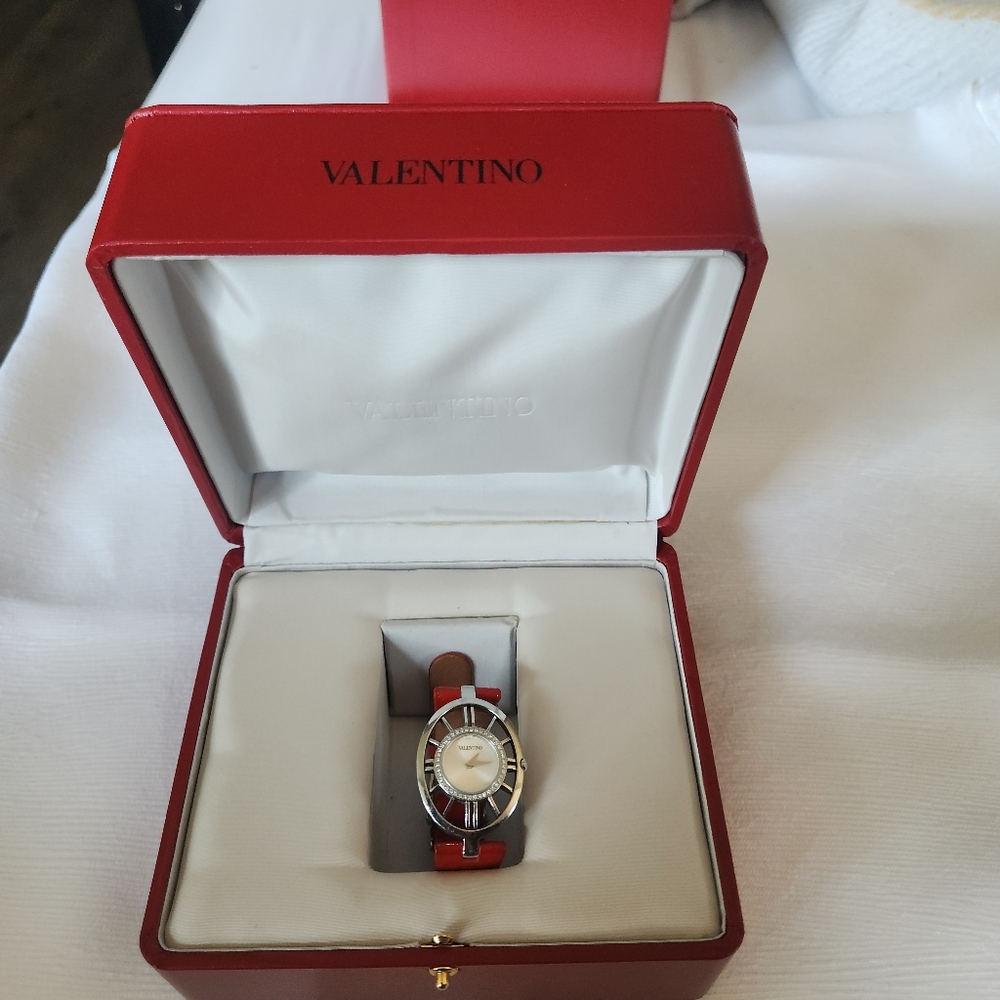 V42 VALENTINO RED WATCH